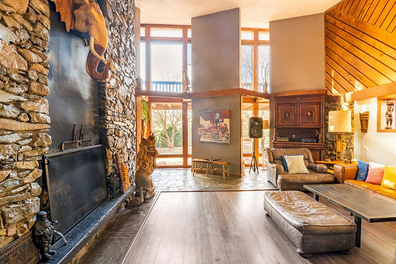 Boogie Nights Manor Interior