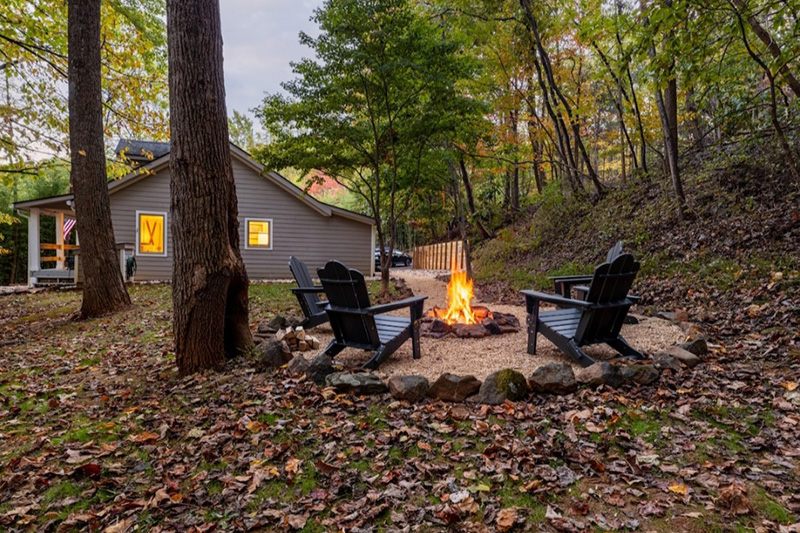 Cozy Mountain Cottage Exterior