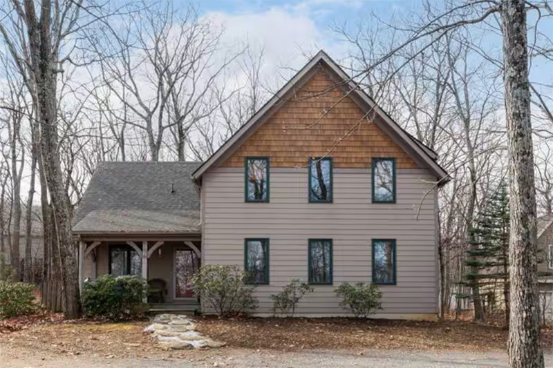 Wintergreen Ridge Retreat