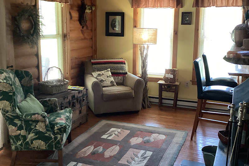 Rock-n-Creek Cabin Interior