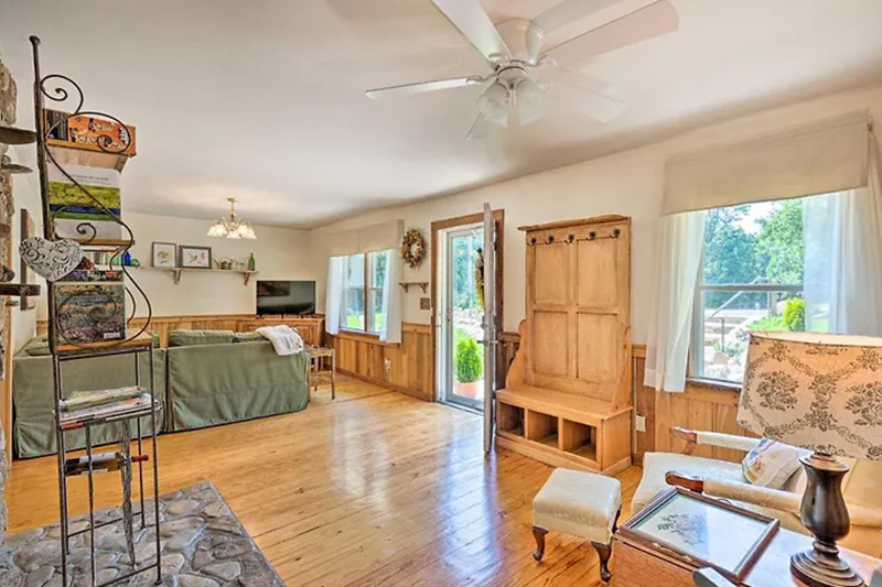 Spruce Creek Garden Cottage Interior