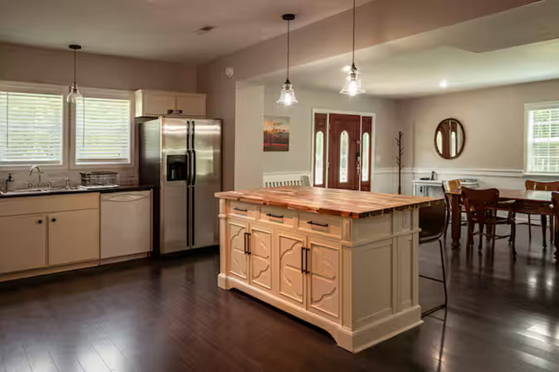 Mima's Mountain House Interior