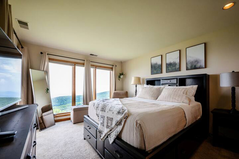 Wake In The Clouds Interior